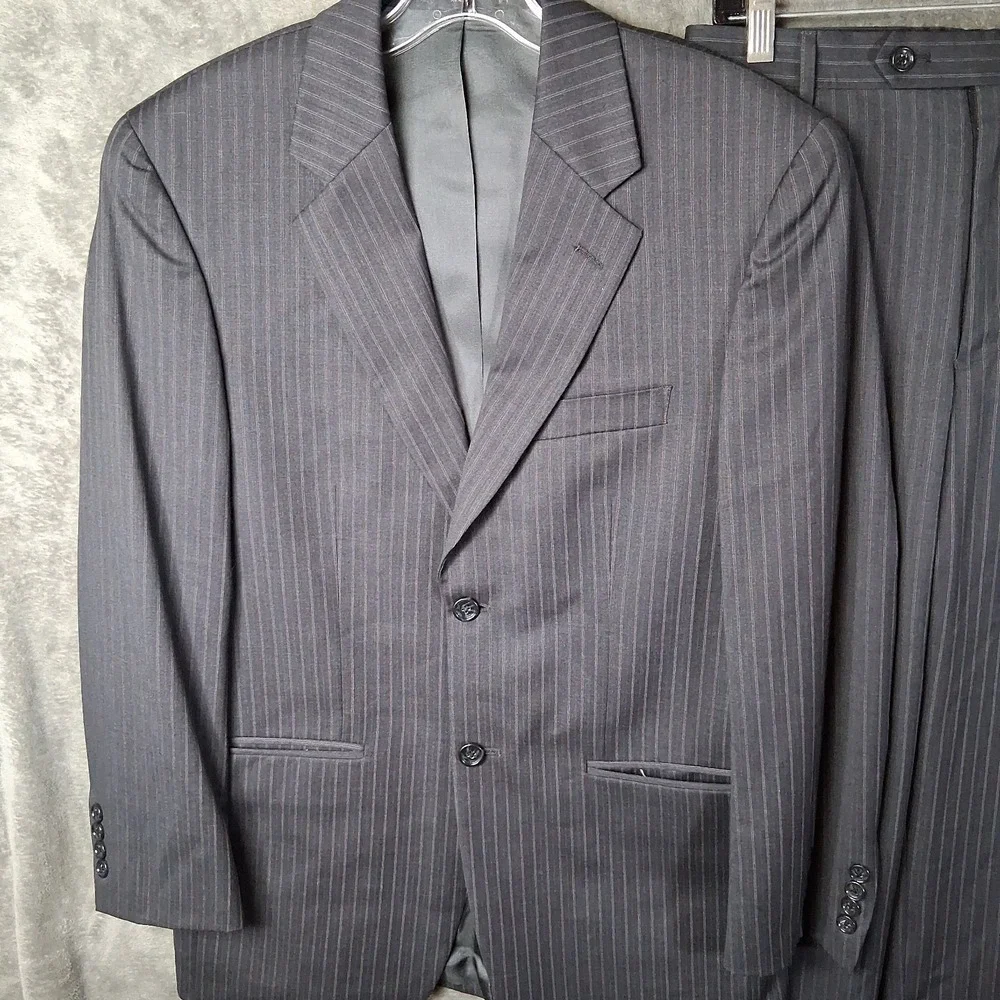 Jones New York 2 Piece Suit Men's 36R 28x28 Gray Striped 2 Button Front